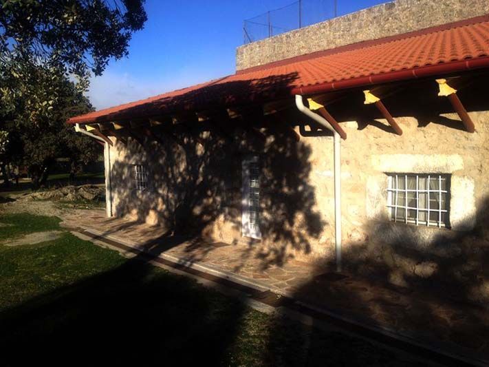 Zona exterior del edificio de talleres