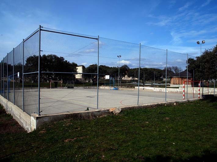 Pista polideportiva dentro de la finca