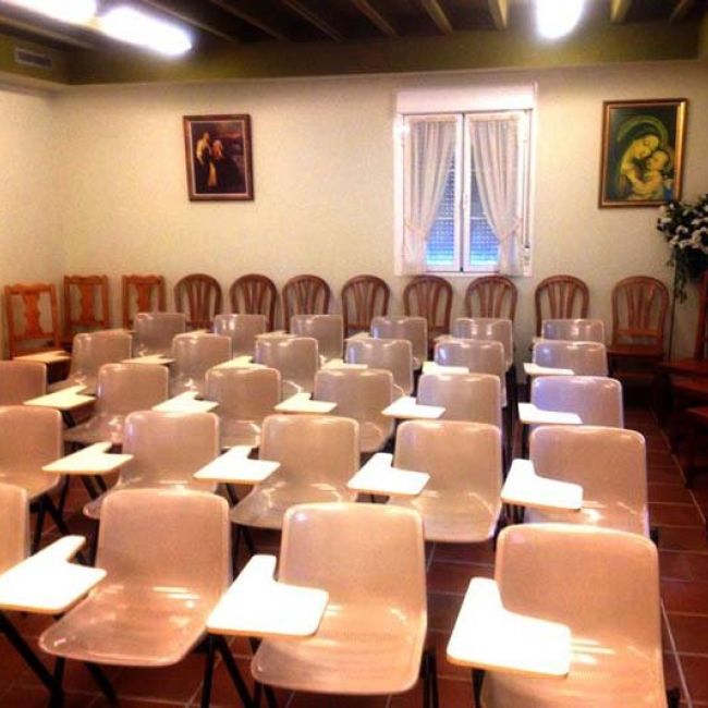 Capilla y salón multiusos
